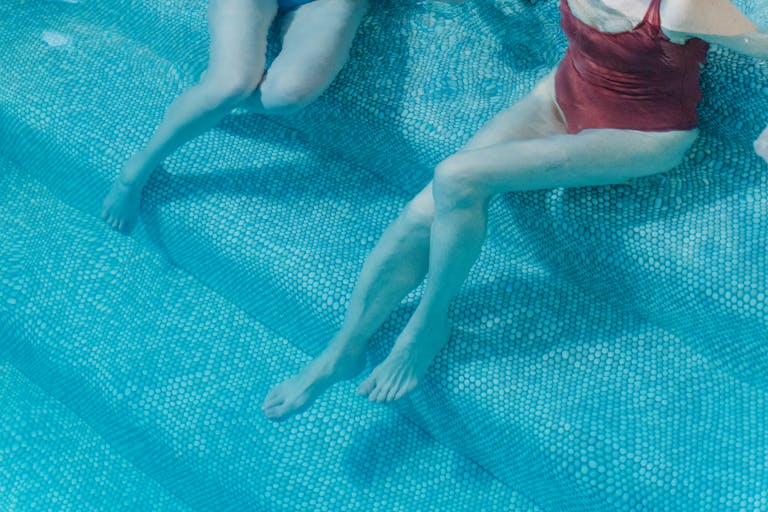 Does Pee In A Pool Turn Blue