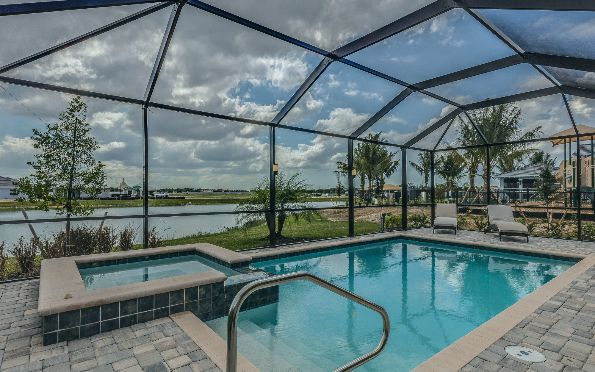 Do Florida Screen Enclosures Keep Pools Clean